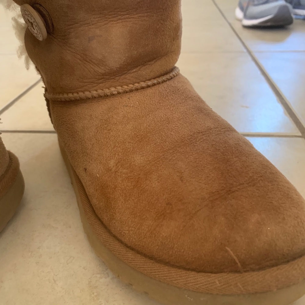 Button Ugg’s - Picture 5 of 5